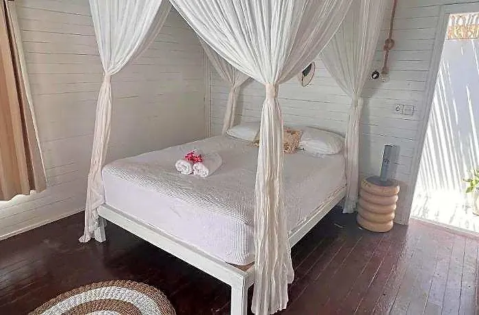 فندق The Kubu221 Ceningan 3*